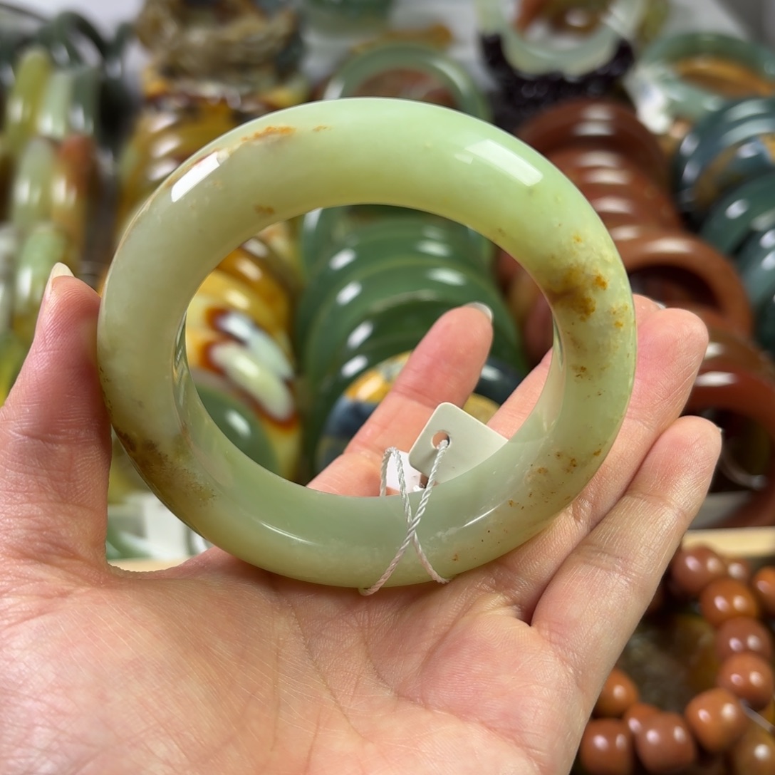 蛇纹石玉未镶嵌手镯