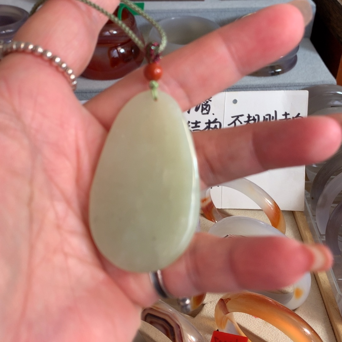 颈饰未镶嵌和田玉（糖玉）