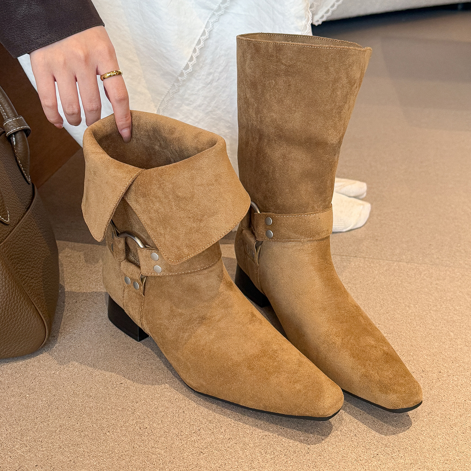 elingstudio 爆好看！软软两穿方头短靴女秋绒面低跟靴子