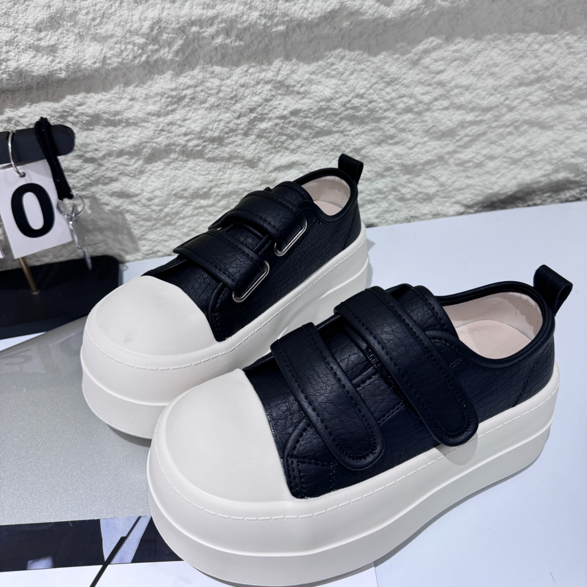 时尚魔术贴小白鞋厚底增高百搭丑萌2024新款女春季休闲5201