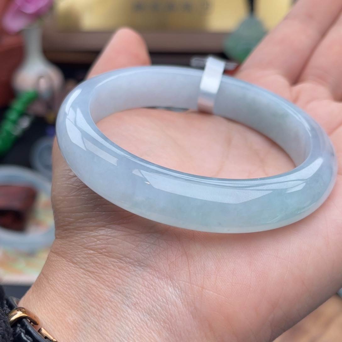 翡翠手镯未镶嵌正圈