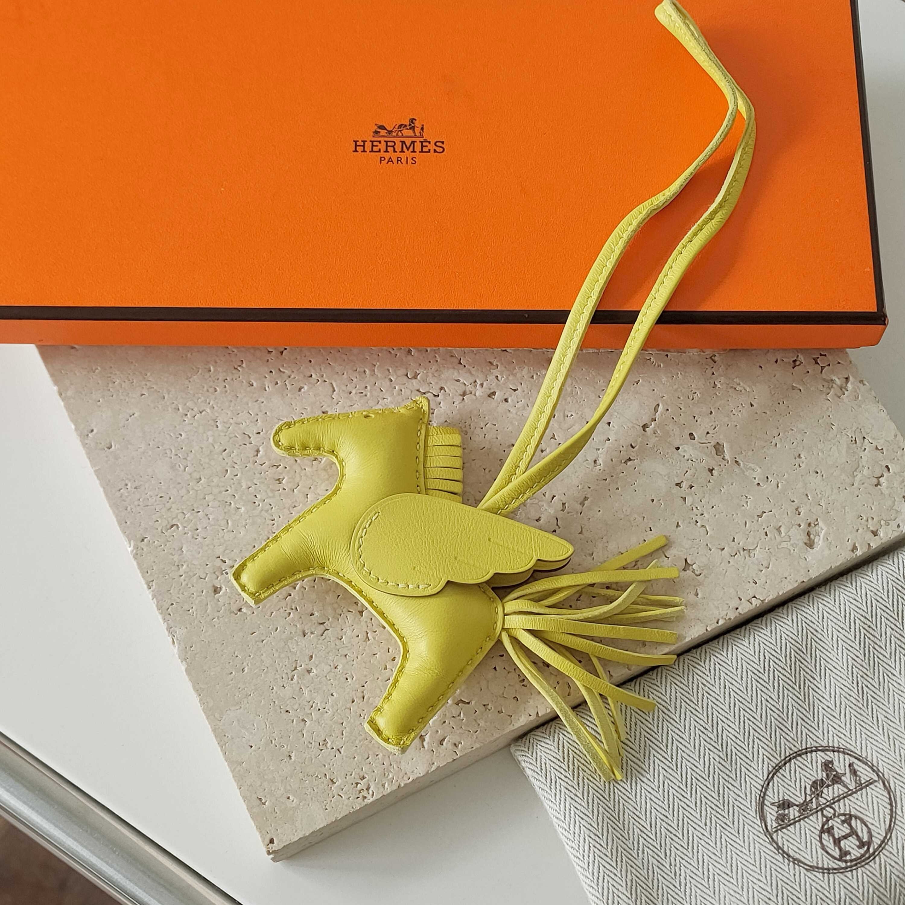 95新 Hermes/爱马仕 Azul -  黄色羊皮小飞马挂件38078