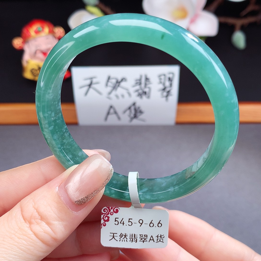 翡翠手镯（圆镯）未镶嵌