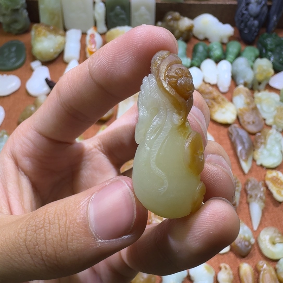 和田玉颈饰未镶嵌