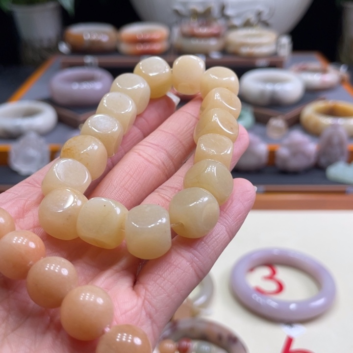 未镶嵌手镯石英质玉?*郭