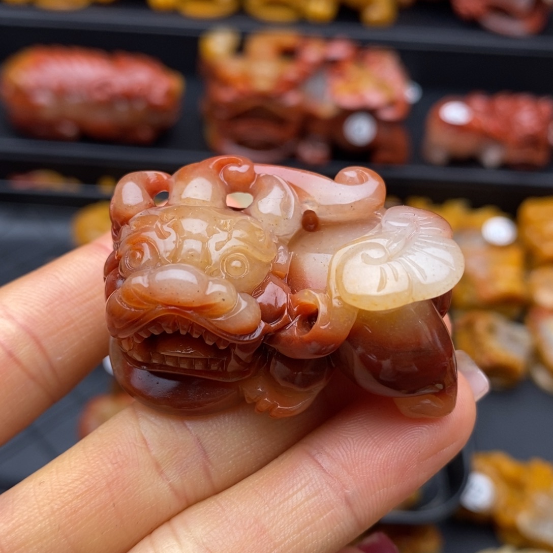 石英质玉（黄龙玉）未镶嵌颈饰