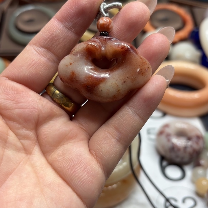 石英岩玉合金颈饰