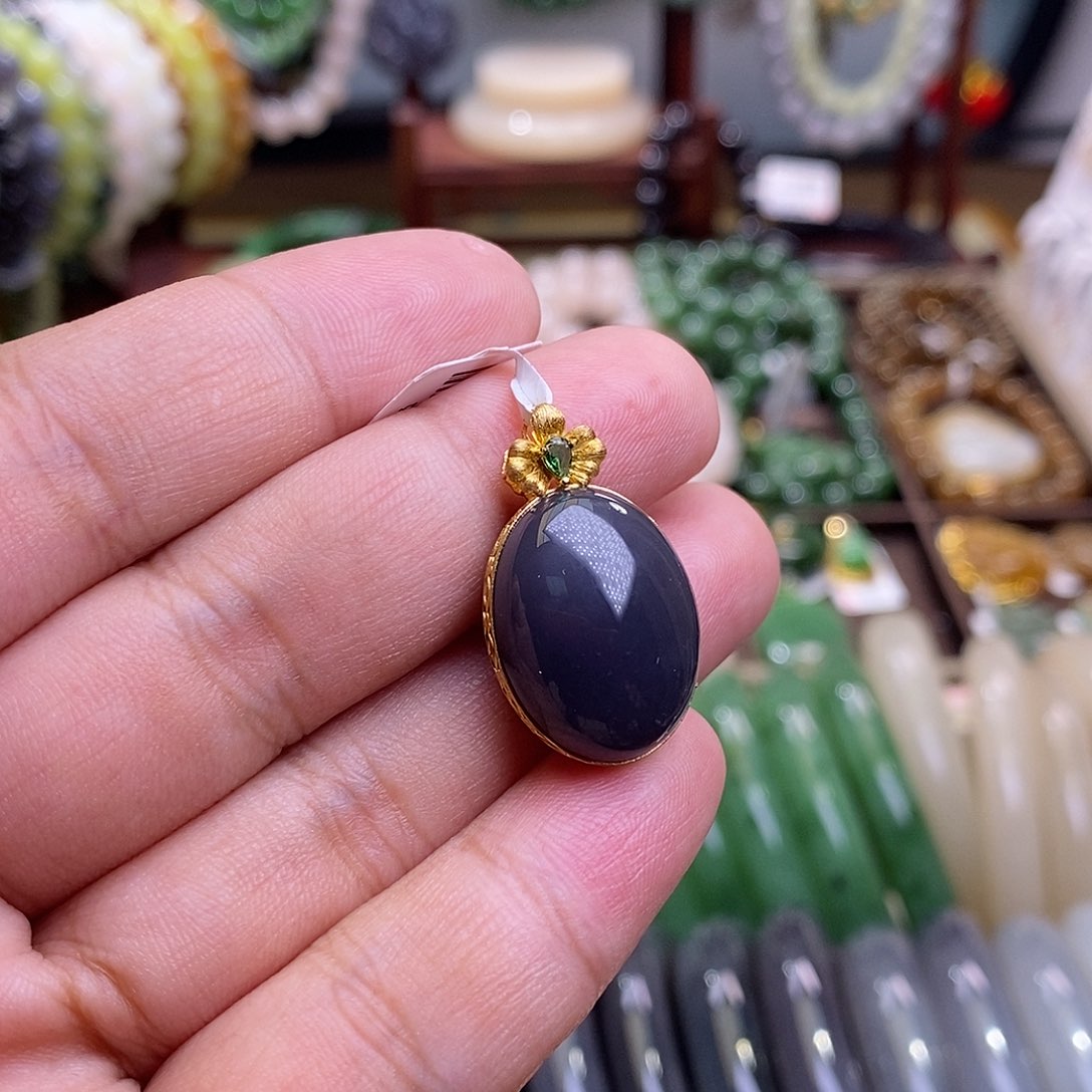 和田玉收藏烟紫老矿料高冰金镶鸽子蛋吊坠未镶嵌