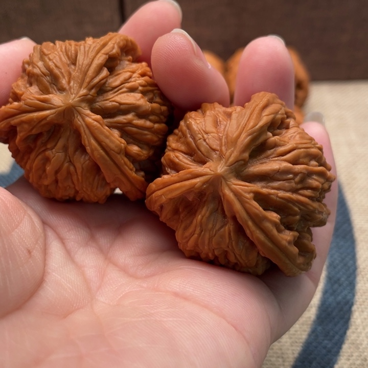 乔***所核桃白狮子40核桃