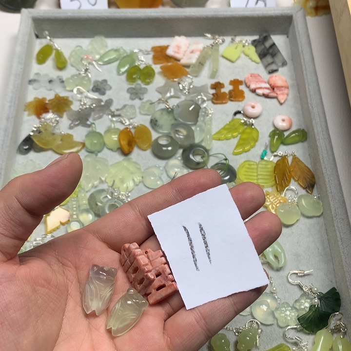 蛇纹石玉耳钉足银镀金镶嵌a****姐