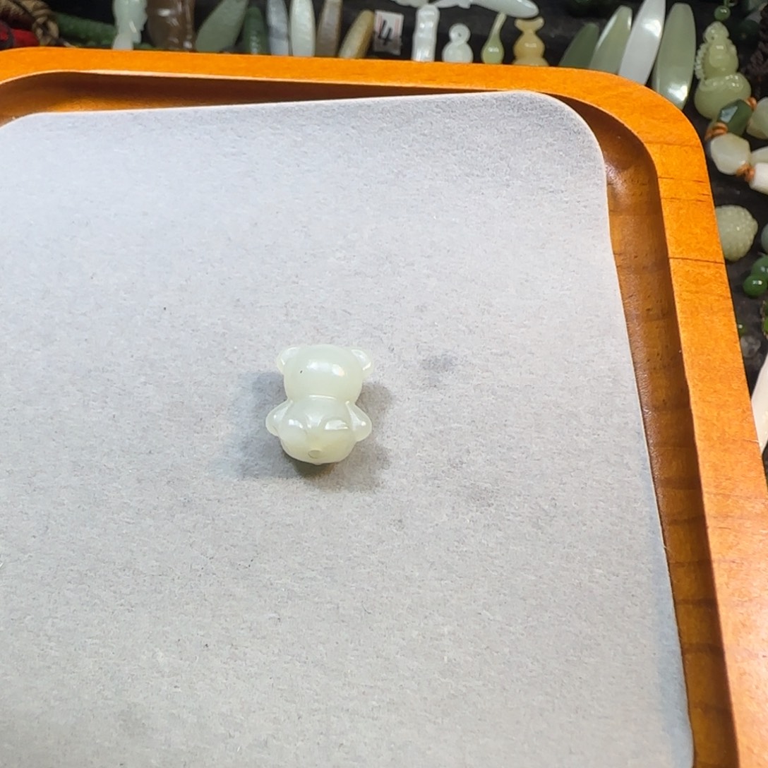 颈饰未镶嵌和田玉小熊通孔