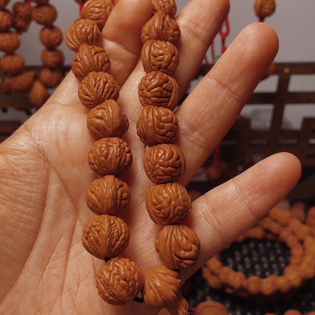 木质类龙纹桃枭手串