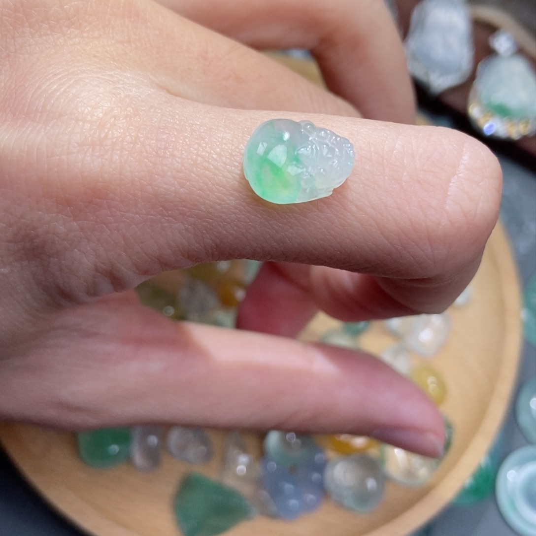 翡翠颈饰未镶嵌翡翠