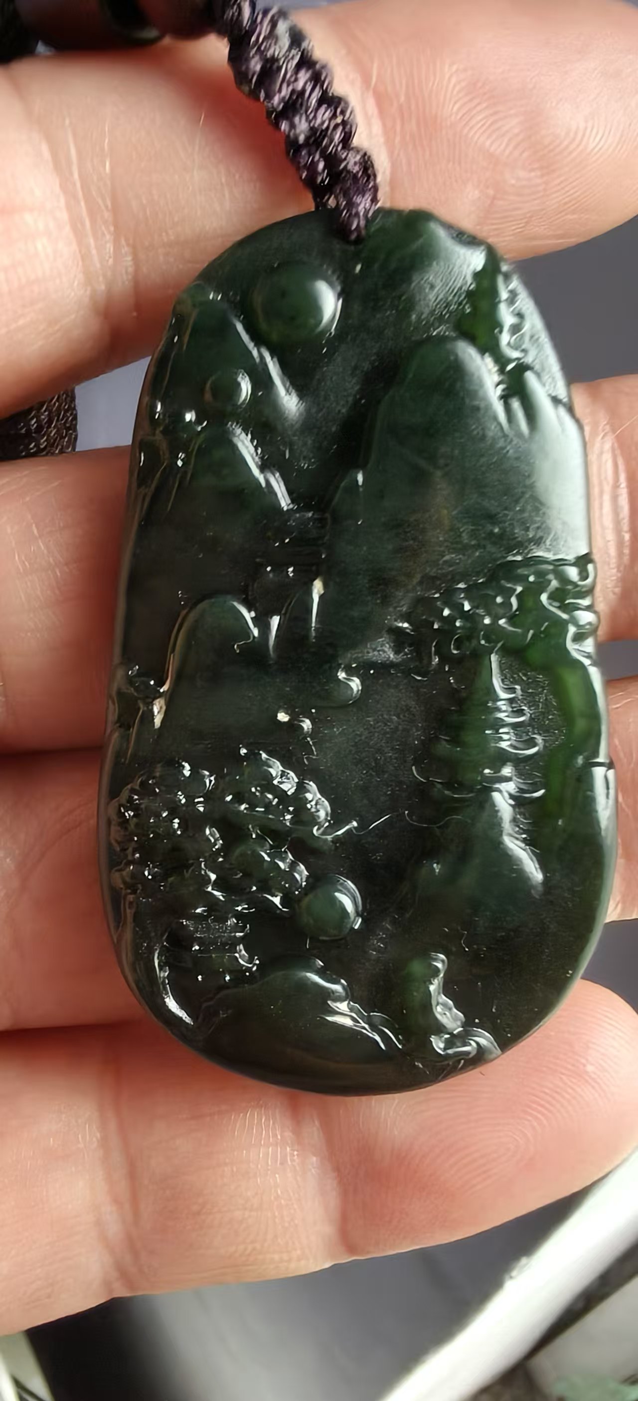 泰山玉山水牌手工雕刻挂件