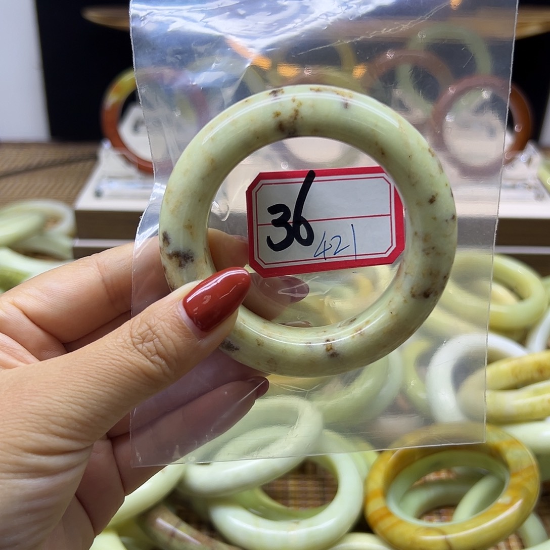 4****岫玉未镶嵌手镯岫