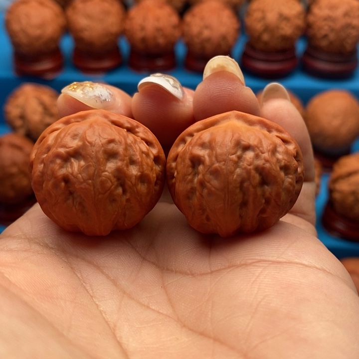 核桃精品文玩核桃手捻玉石方樽