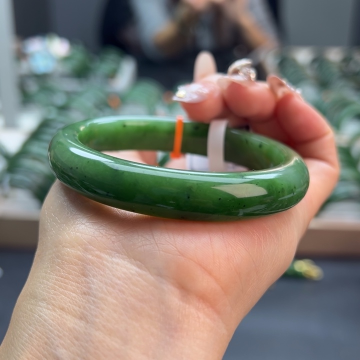 和田玉（碧玉）未镶嵌手镯