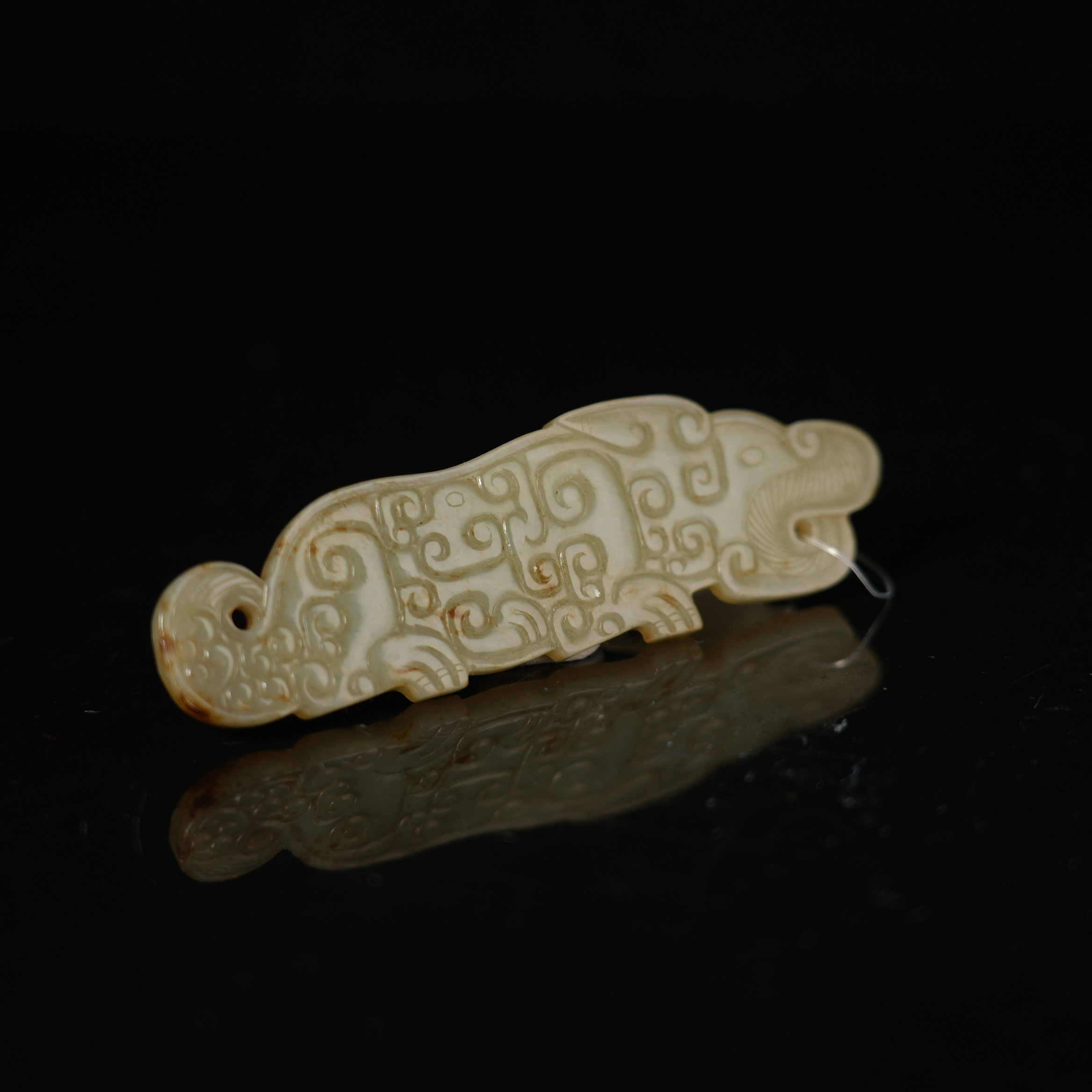 33C19  明 和田玉螭虎佩