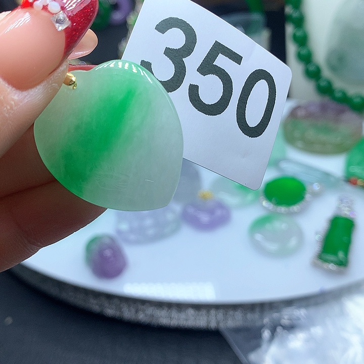 翡翠吊坠(赠链)未镶嵌