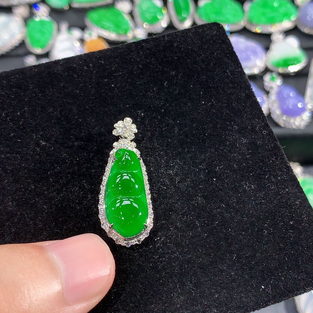 翡翠18K金镶嵌颈饰