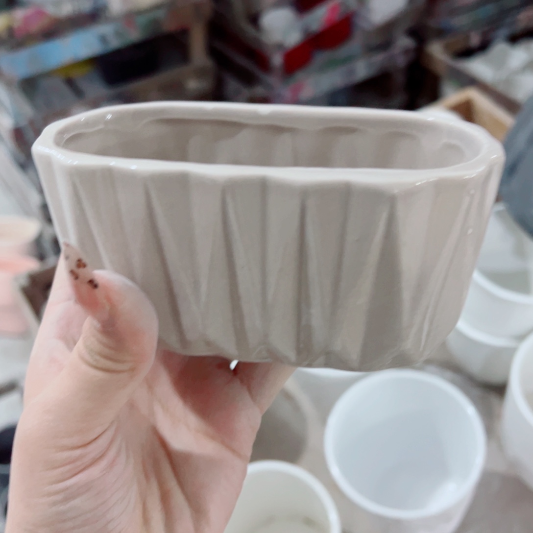 有孔，陶瓷花盆满10米包邮发货。