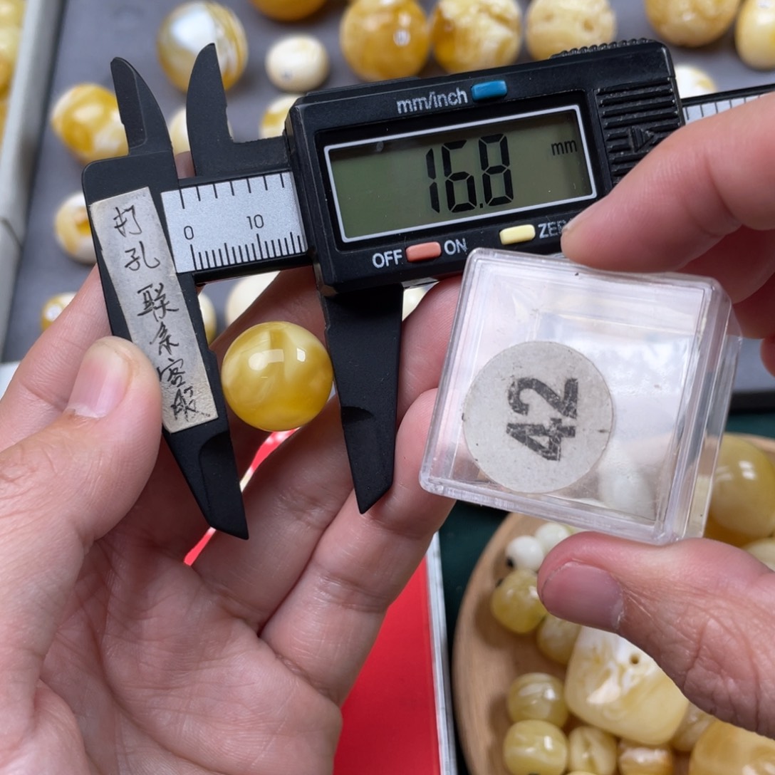 蜜蜡珠宝奇石未镶嵌