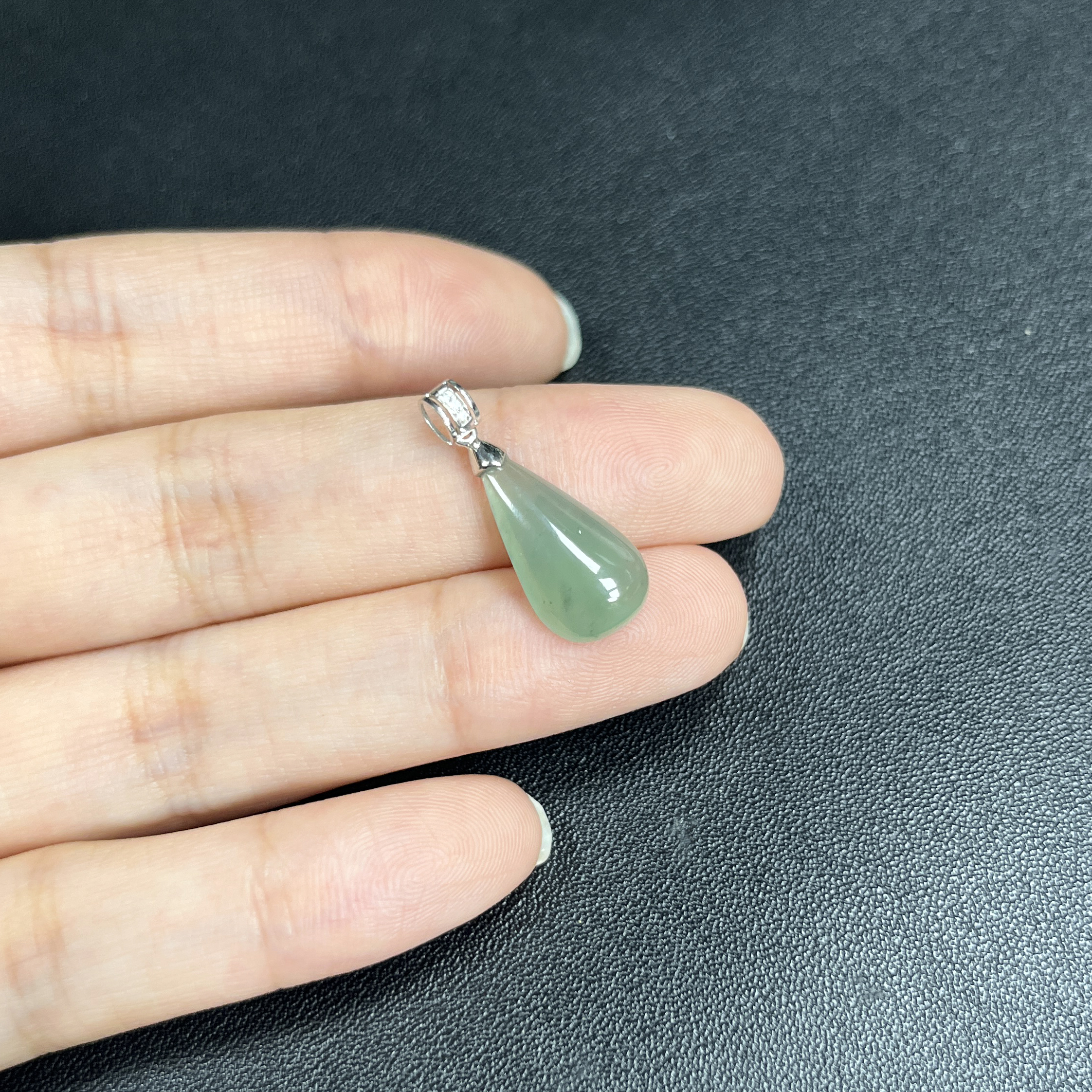 于于珠宝-天然A货缅甸翡翠冰种晴水水滴玉石吊坠18×9.2×4.9mm