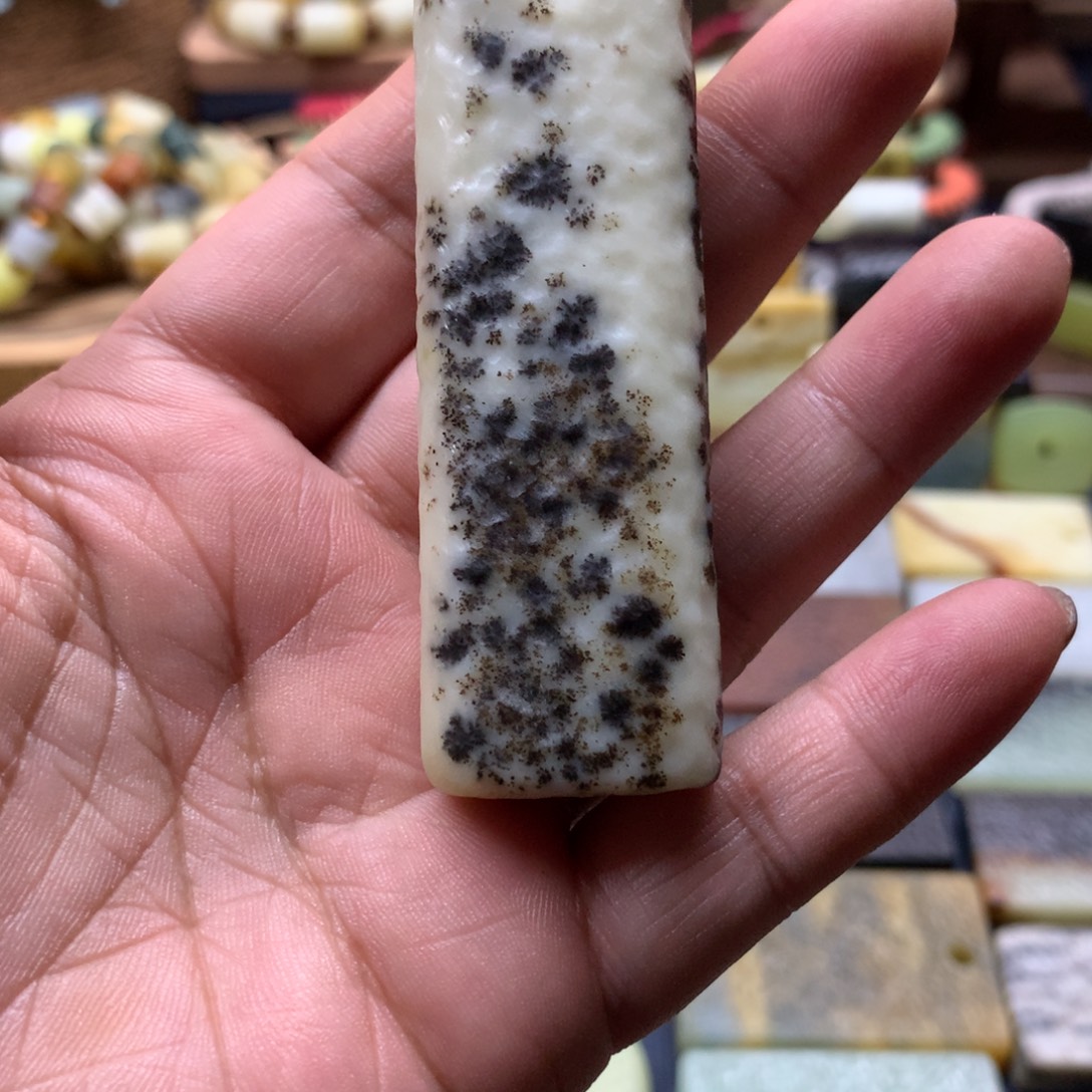 a***o蛇纹石玉合金颈饰