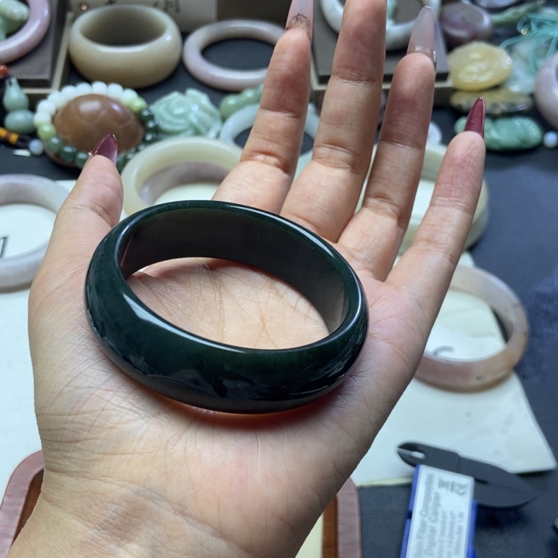 石英质玉手镯未镶嵌