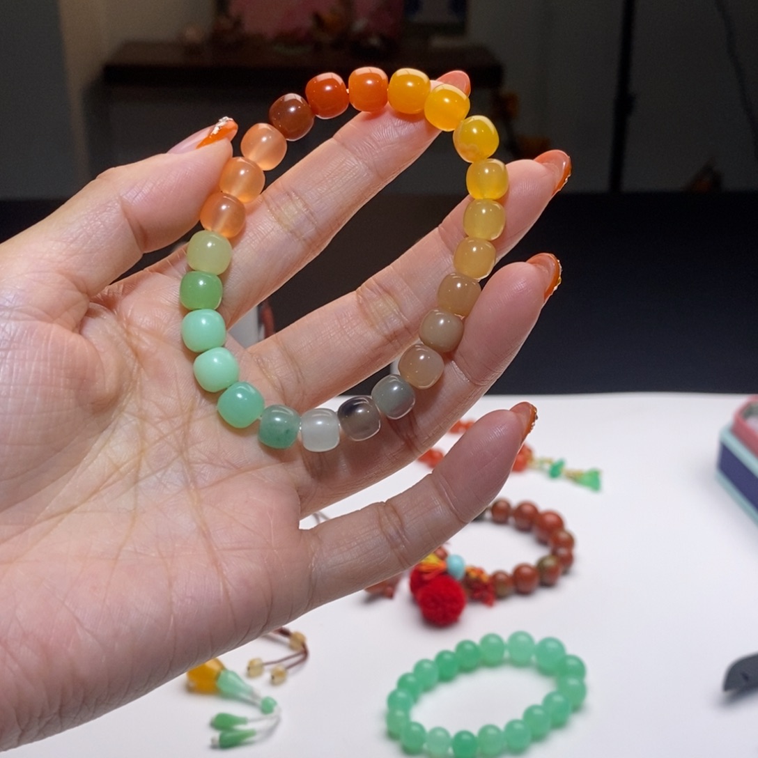 石英质玉（缅黄）未镶嵌颈饰