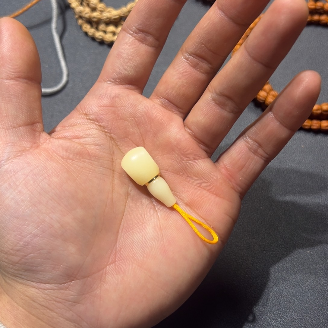 柏香籽/百香籽吊坠黄骆驼