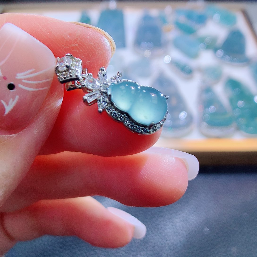 翡翠颈饰银S925镶嵌翡翠