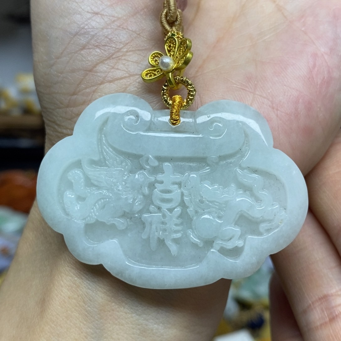 翡翠颈饰未镶嵌翡翠