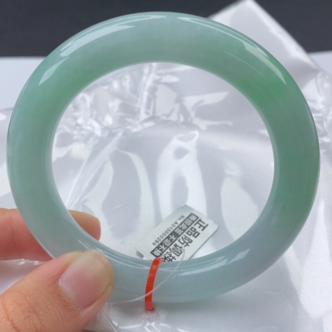 翡翠手镯（圆镯）未镶嵌