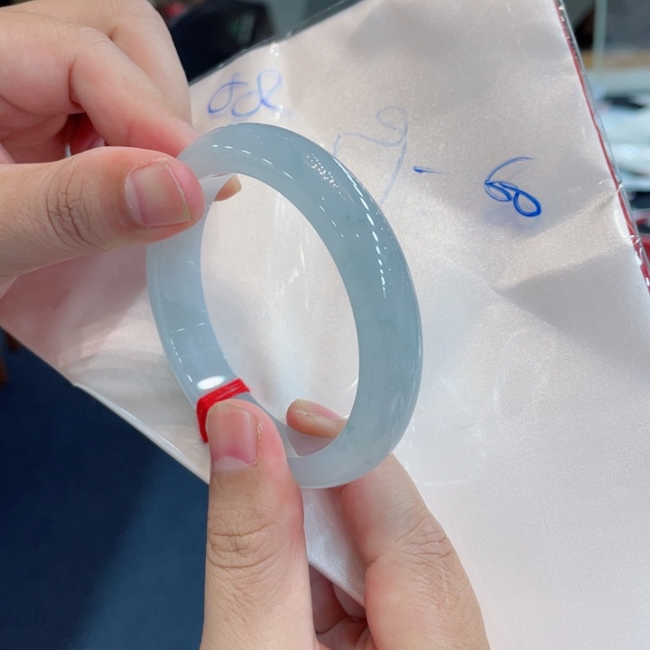 翡翠手镯未镶嵌手镯