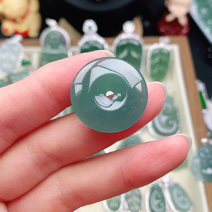 颈饰未镶嵌翡翠吊坠