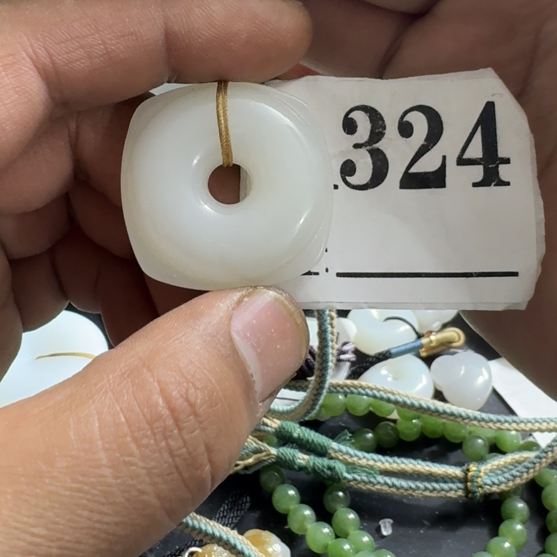 和田玉未镶嵌手链方扣