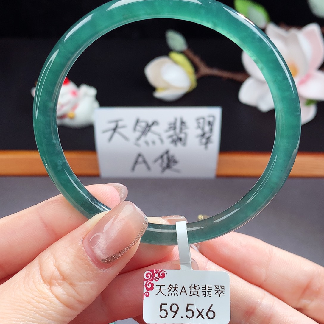 翡翠手镯（圆镯）未镶嵌