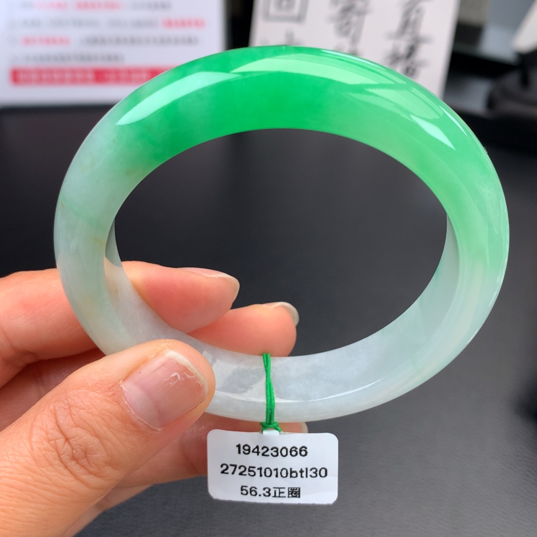 翡翠未镶嵌手镯糯化冰绿性价比