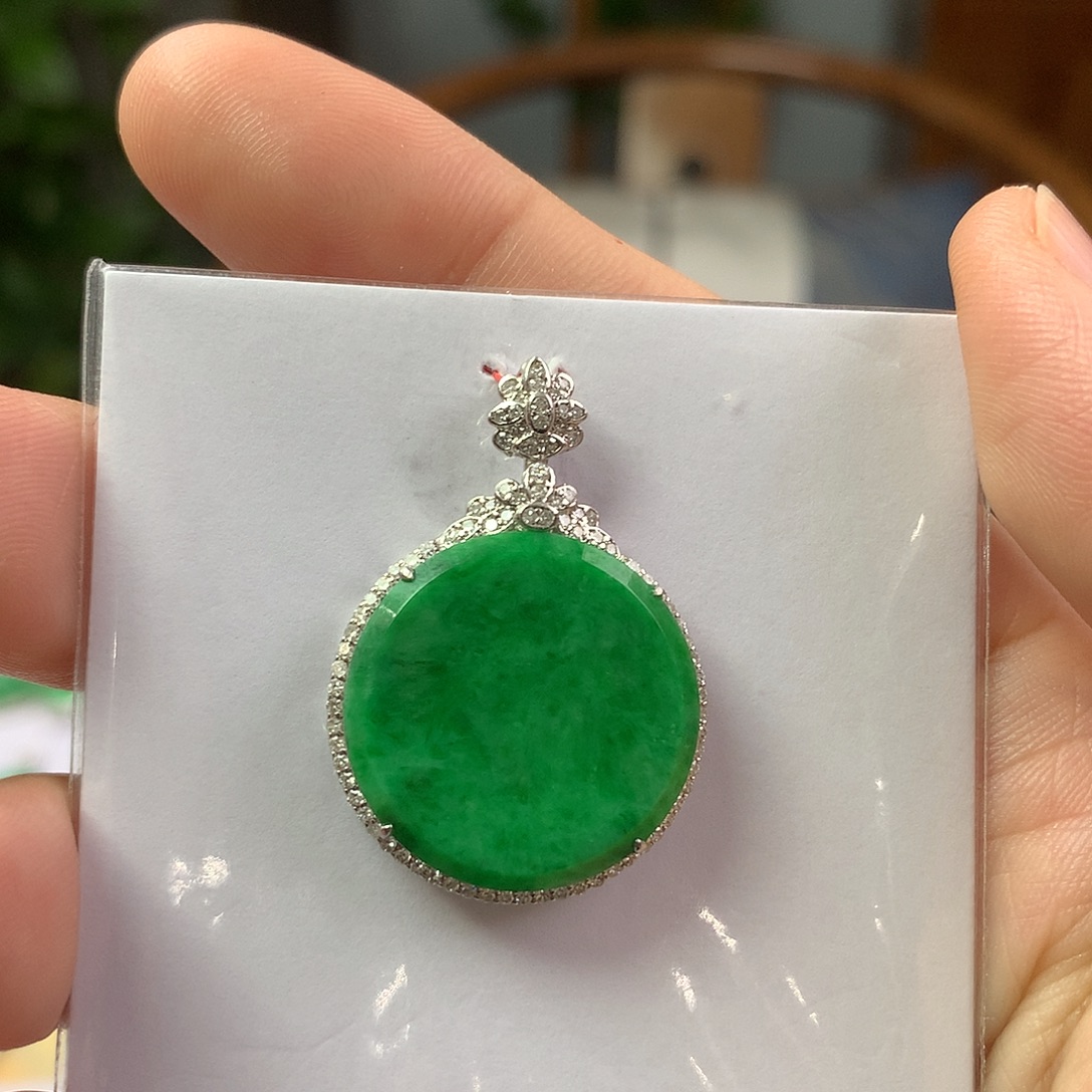 翡翠18K金镶嵌颈饰翡翠首饰