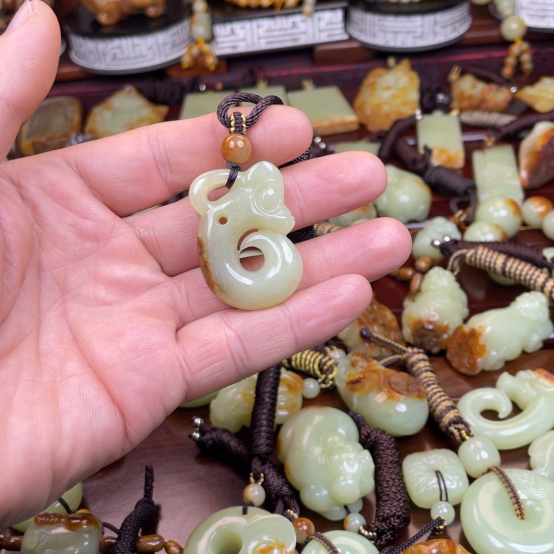 岫岩河磨玉（透闪石质玉）未镶嵌吊坠(不含链)