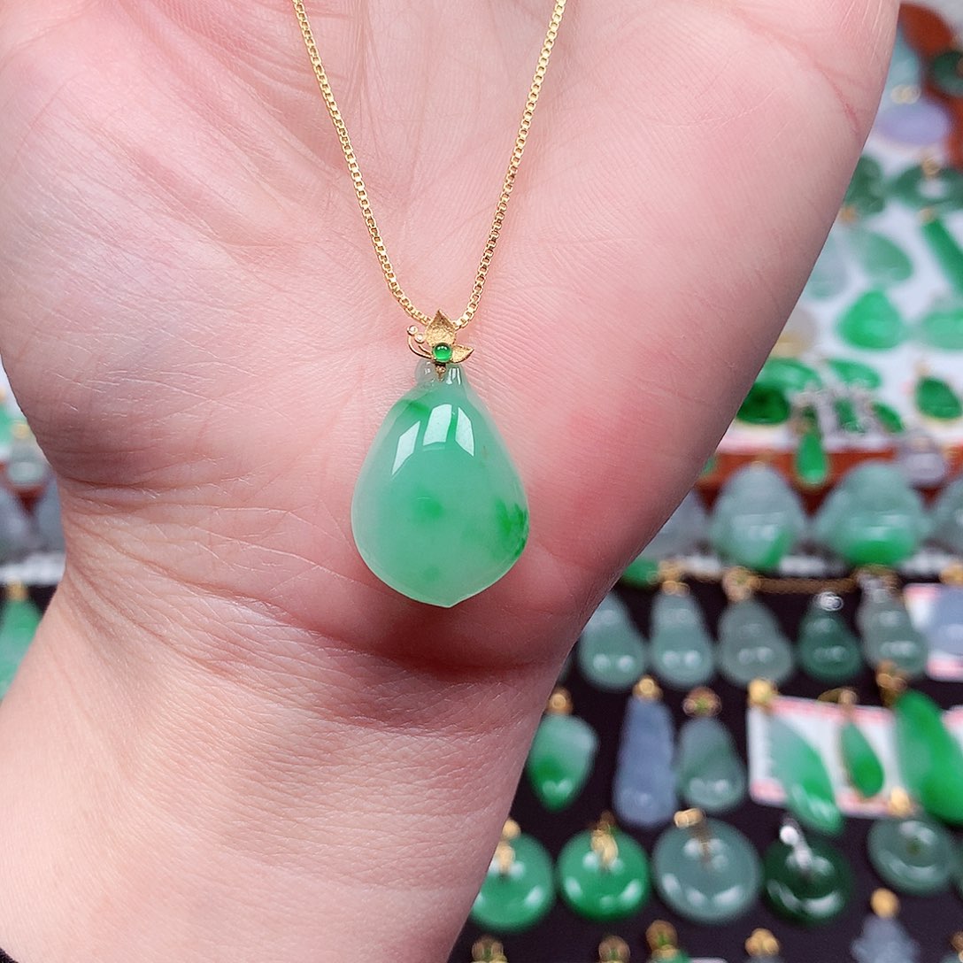翡翠颈饰18K金镶嵌天然翡翠A货