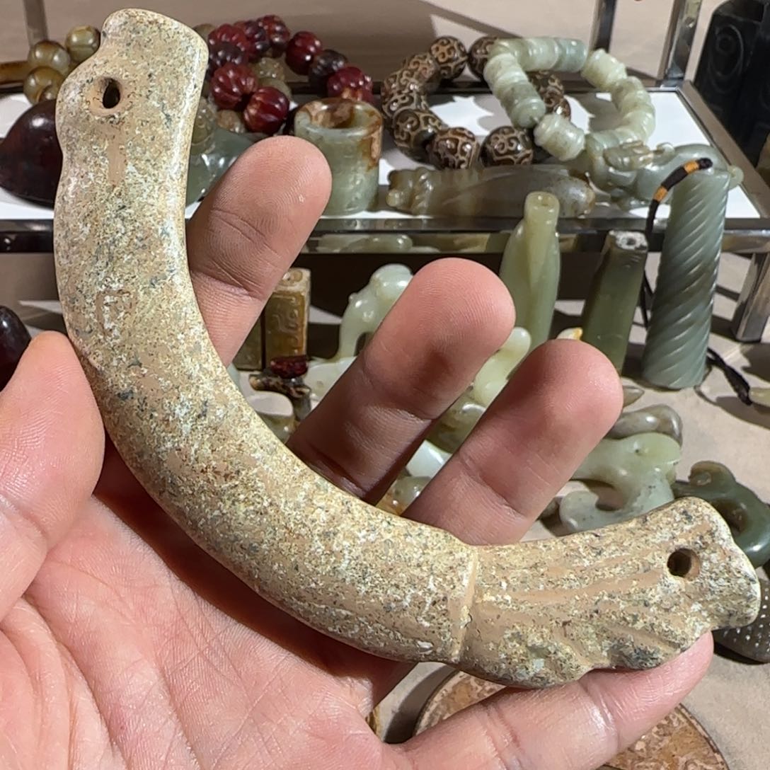 蛇纹石玉未镶嵌颈饰