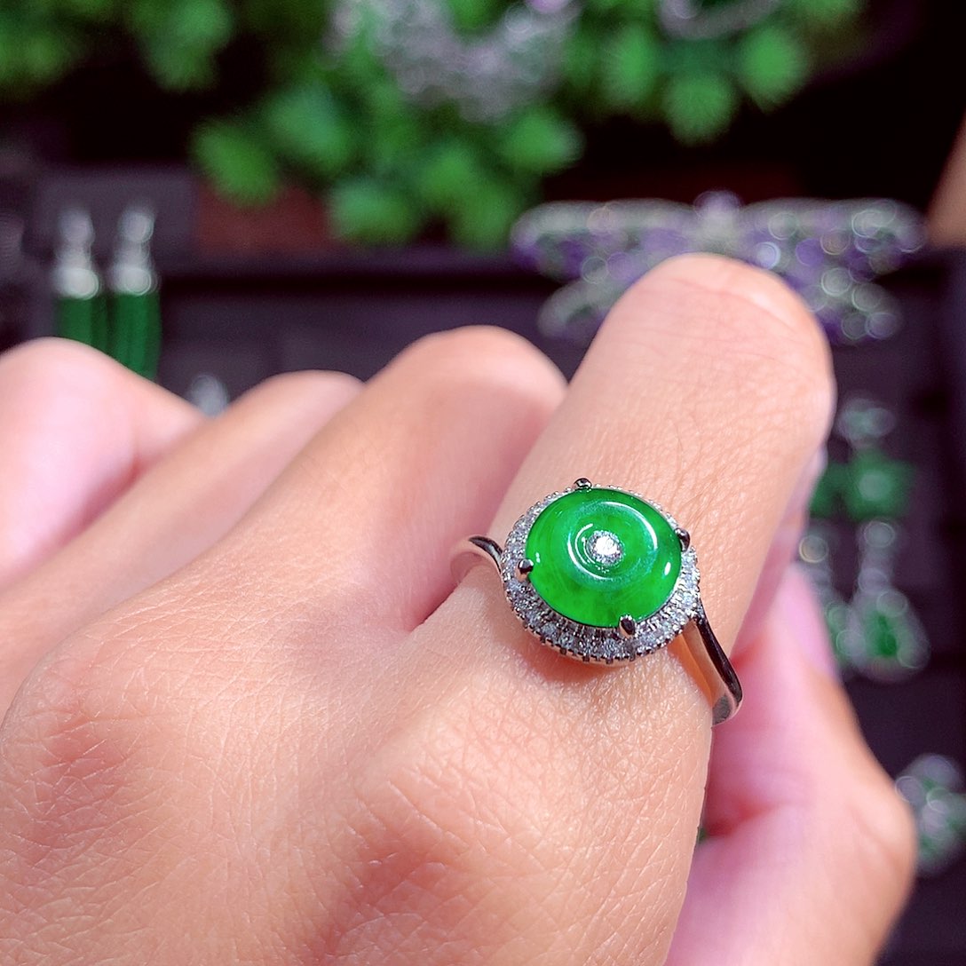 颈饰未镶嵌翡翠天然