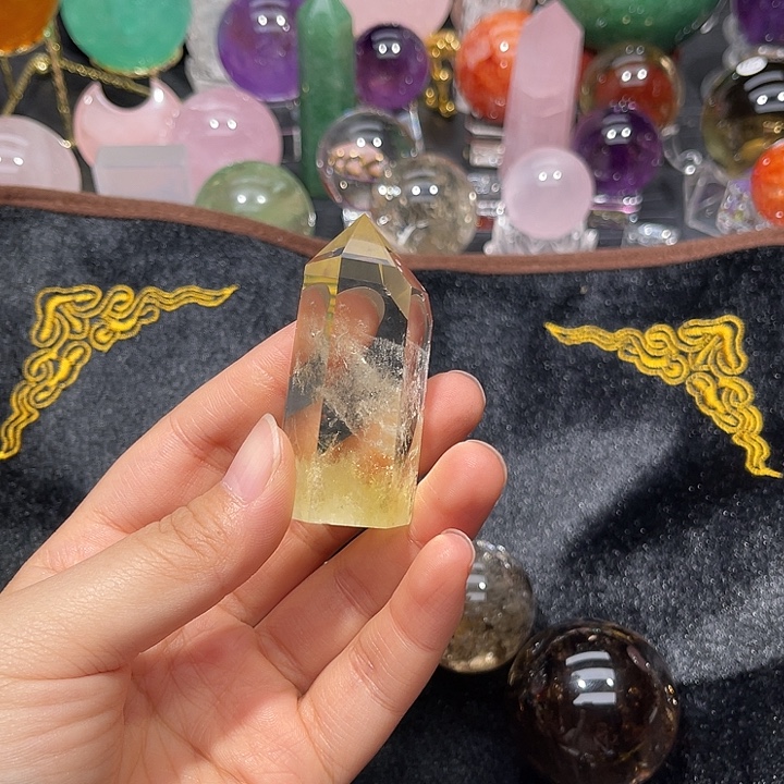 Y***o水晶珠宝半成品未镶嵌