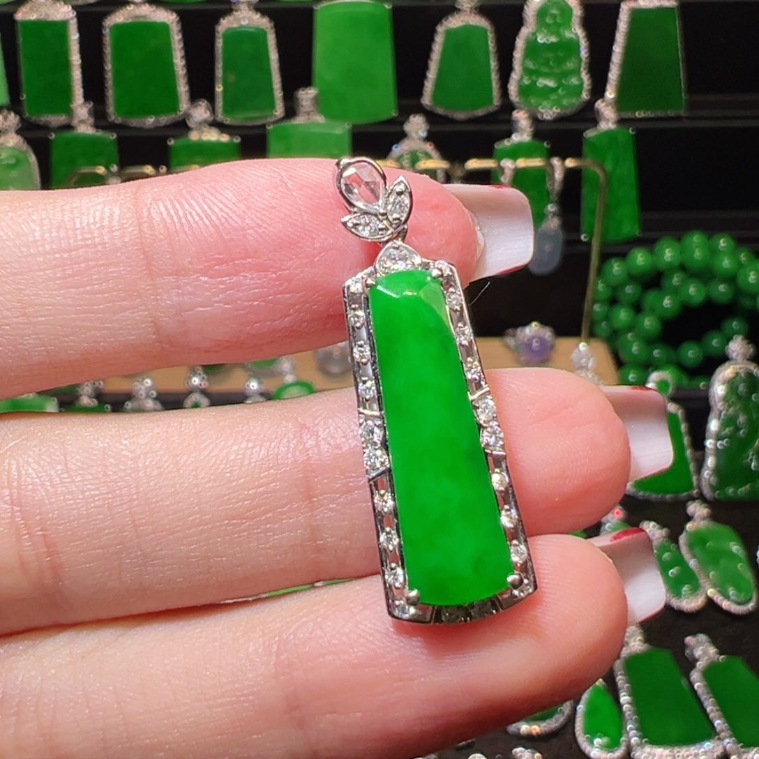 翡翠吊坠(不含链)18K金镶嵌