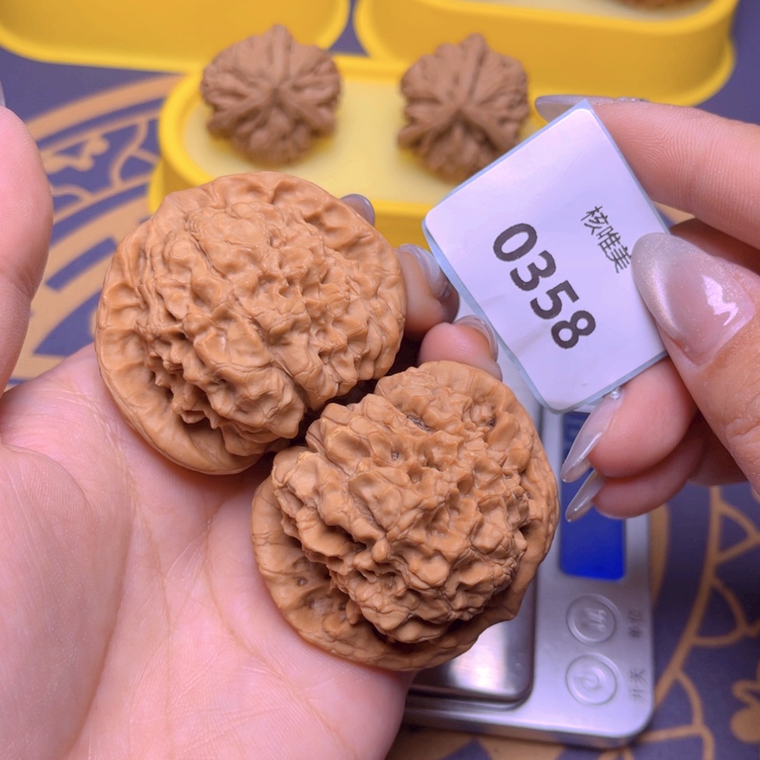文玩核桃把件龙鼎49～0358