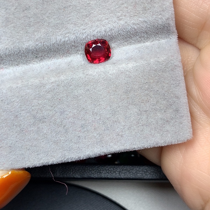 尖晶石裸石红色尖晶石