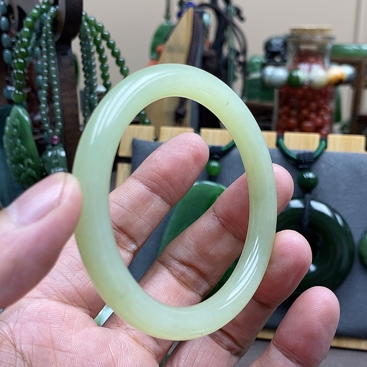 和田玉未镶嵌吊坠(赠链)