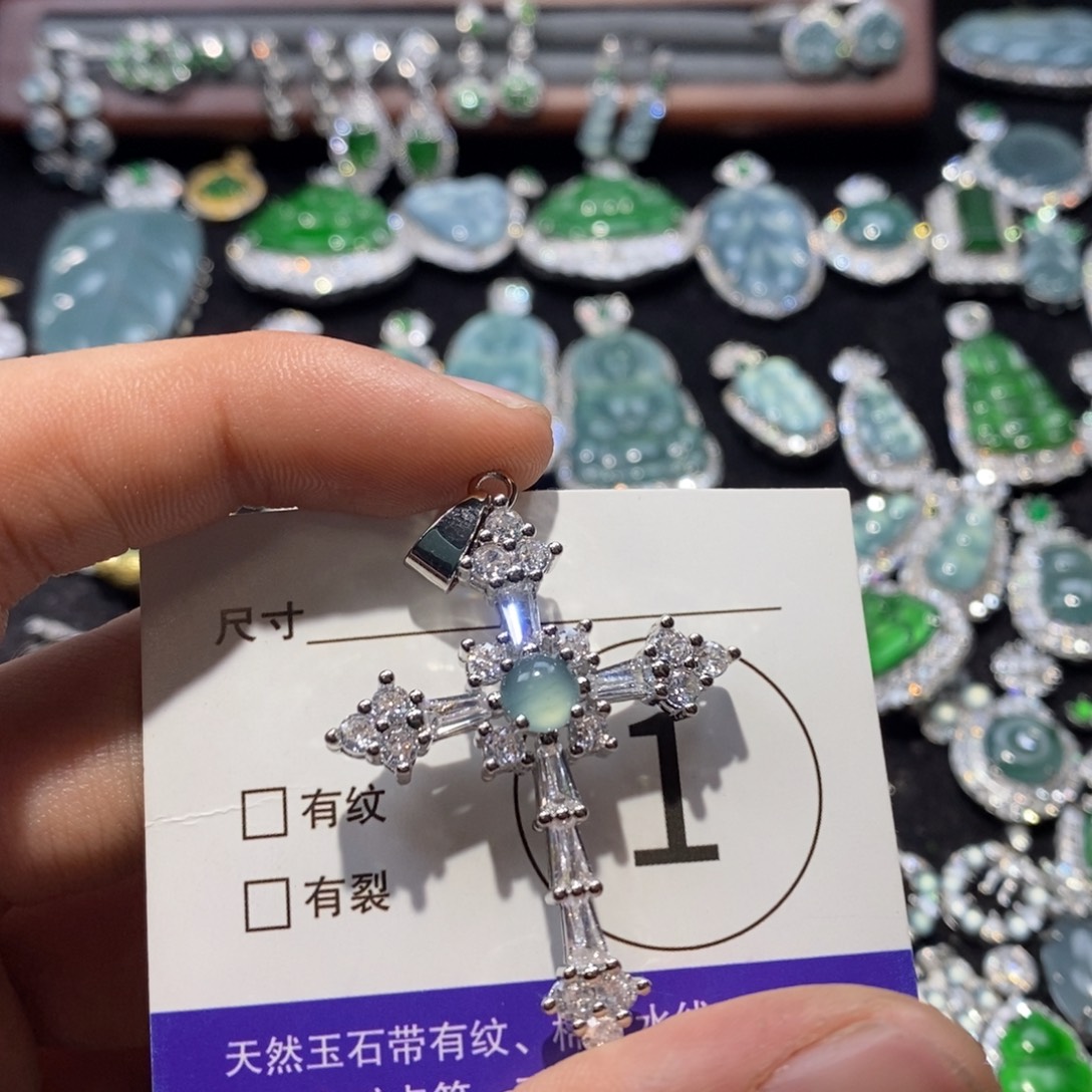 翡翠未镶嵌颈饰翡翠